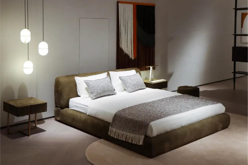 Modern Queen Frame Bedroom Set