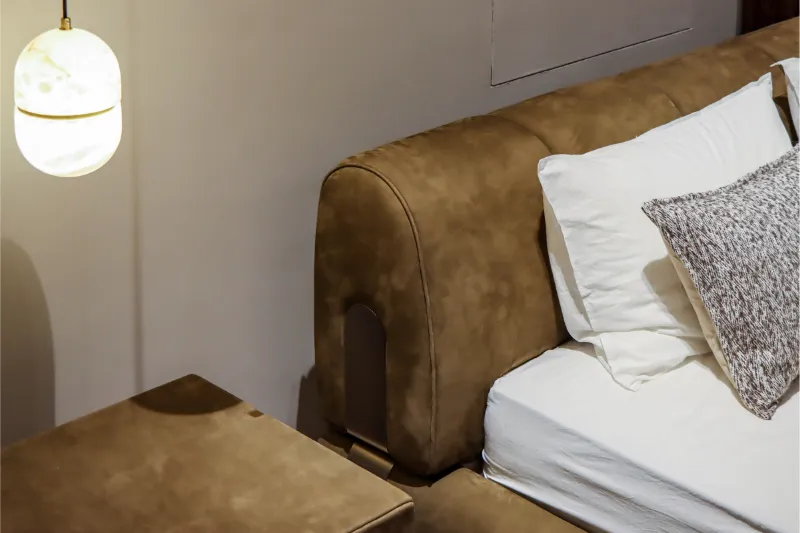 Modern Queen Frame Bedroom Set